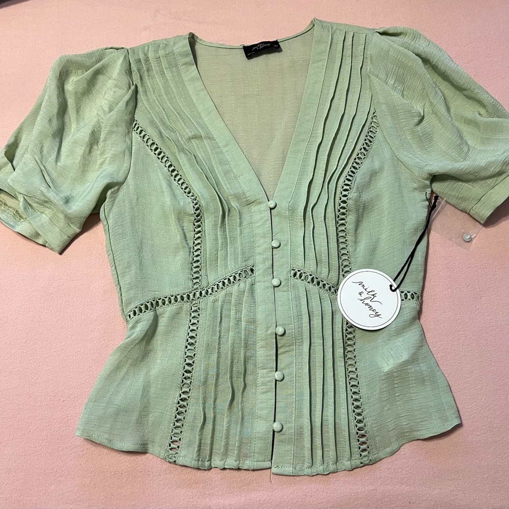 New with tags 🏷️ Petite Pleat and Lace Tape Top